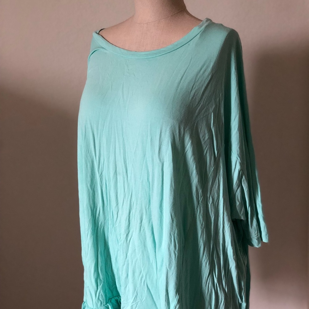 Maternity top with ruffle sleeves
